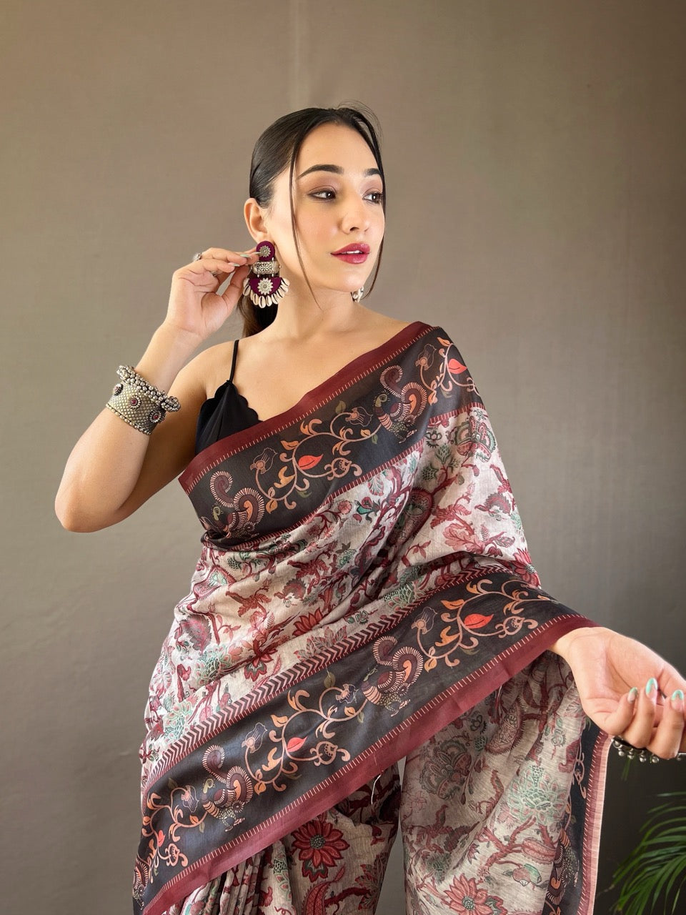Ash Grey & Maroon Kalamkari printed Saree