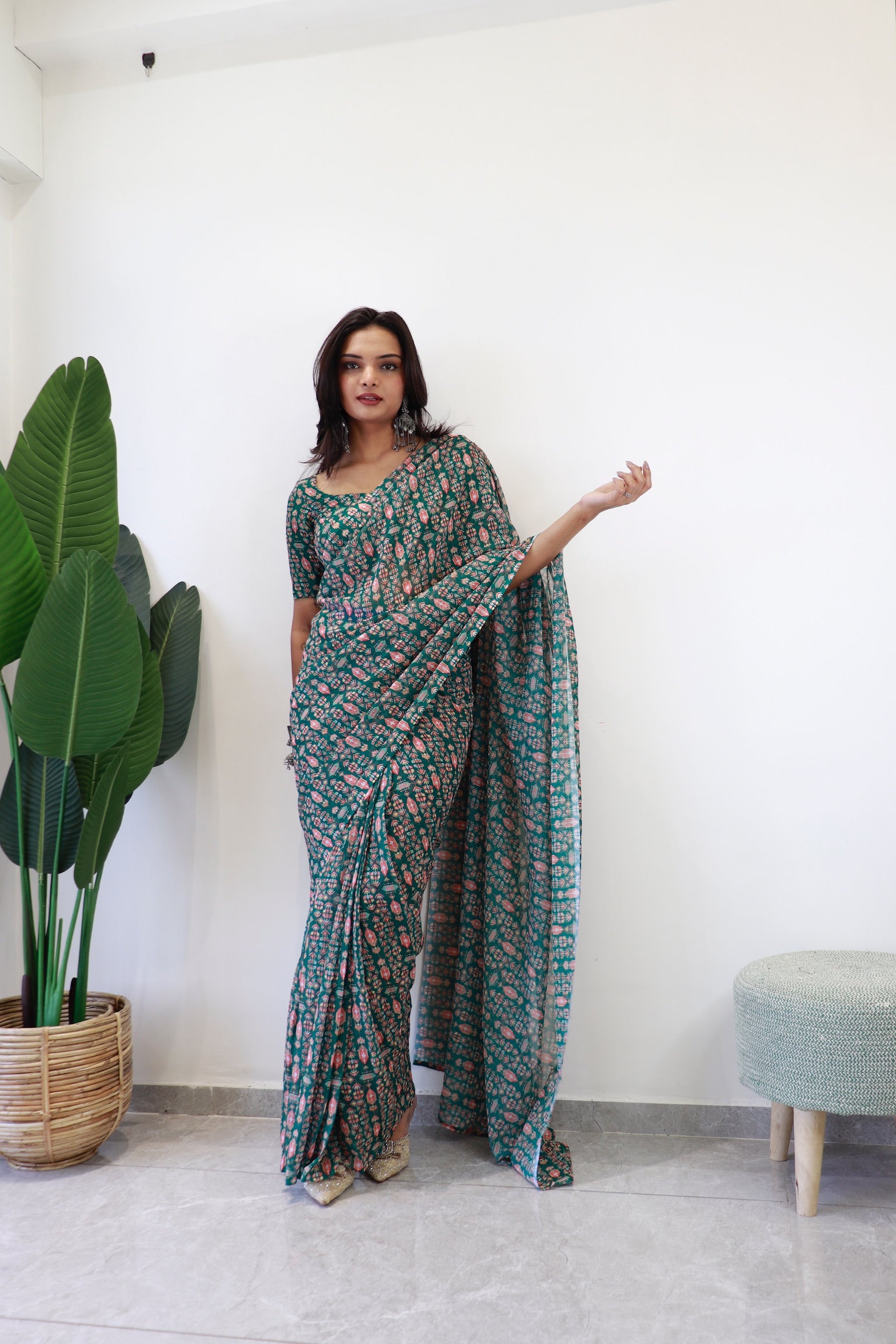 1 MIN Ready To Wear Rama printed saree - Ekta