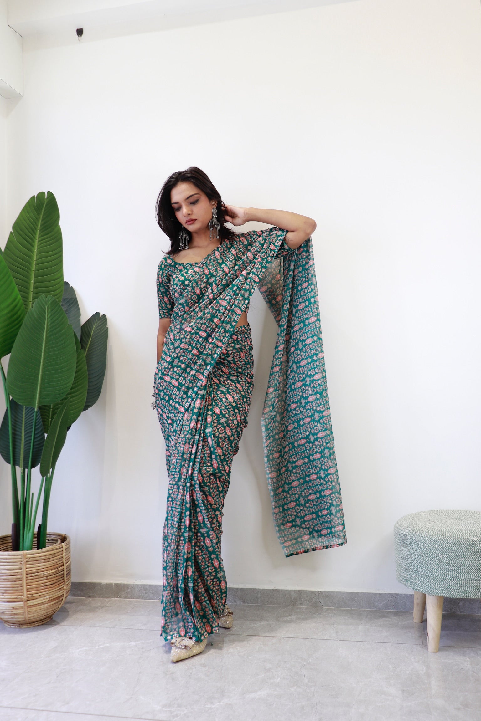 1 MIN Ready To Wear Rama printed saree - Ekta