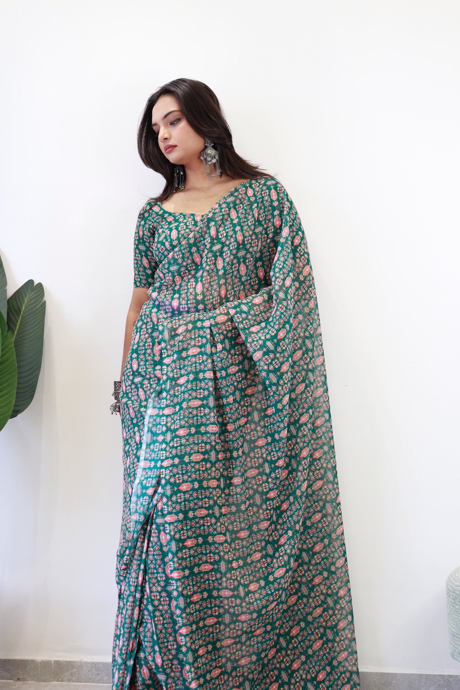 1 MIN Ready To Wear Rama printed saree - Ekta