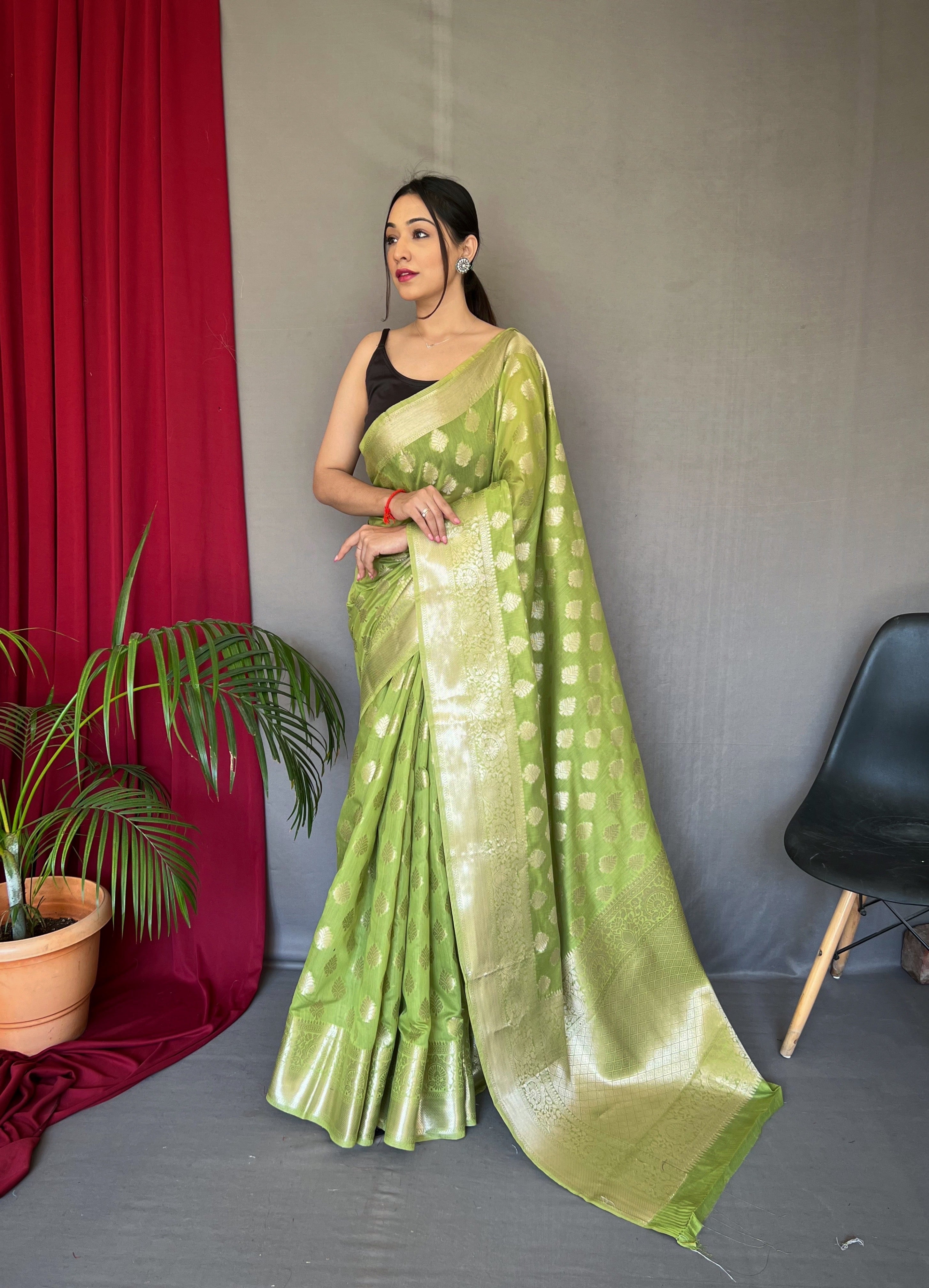 Parrot Green Man Mohini Cotton Muslin Woven Saree