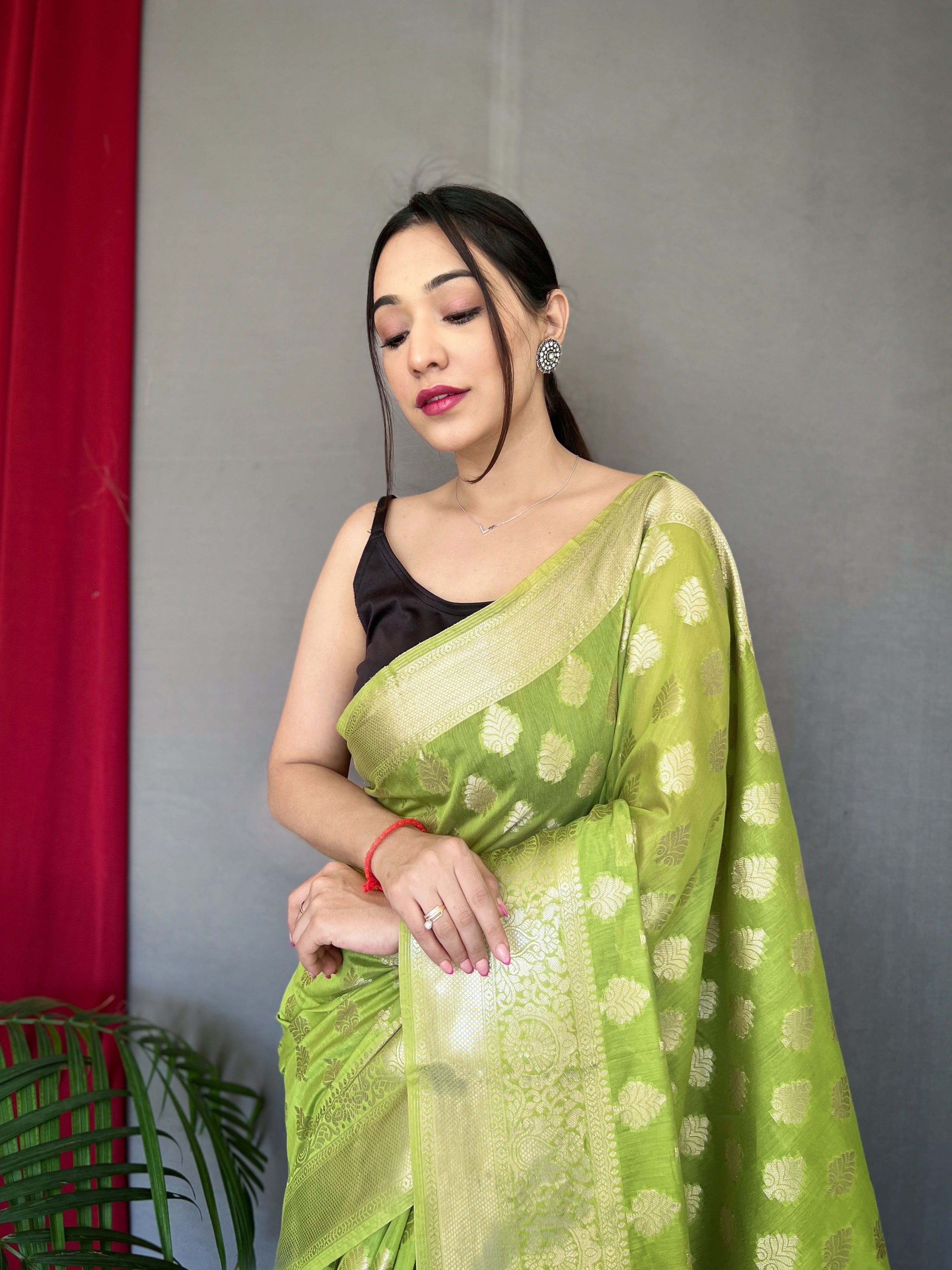 Parrot Green Man Mohini Cotton Muslin Woven Saree