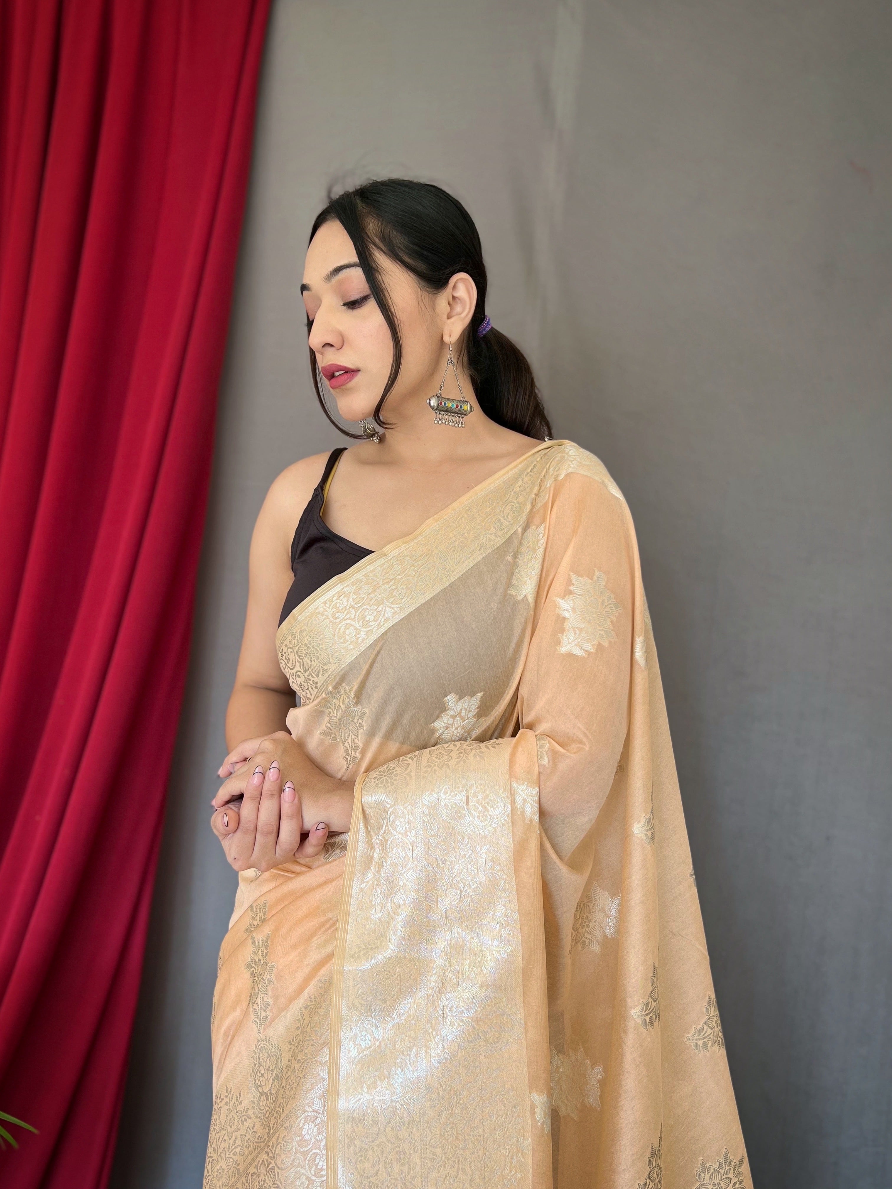 Saanvi Cotton Rose Gold Woven Saree Peach